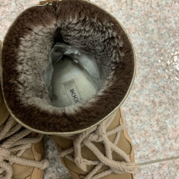 Ikkii boots now called Inuikii beige boots - Picture 4 of 7